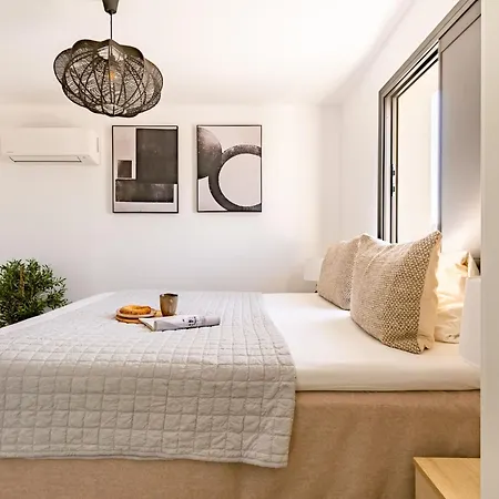 ゲストハウス Sanders Crystal 2 4*