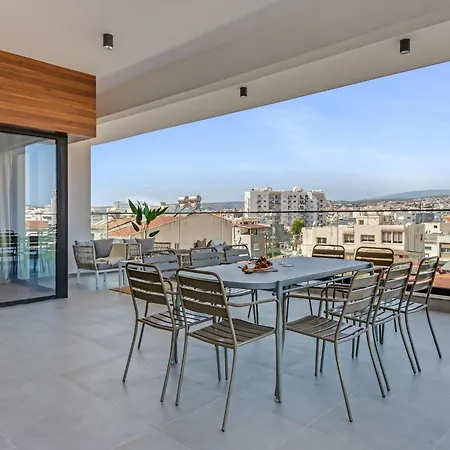 Sanders Crystal 2 ゲストハウス リマソール