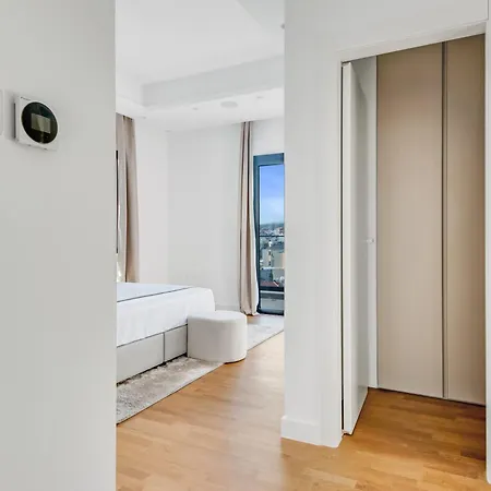 Sanders Crystal 2 Apartment