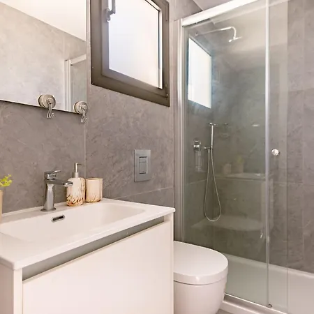 Sanders Crystal 2 Guest house