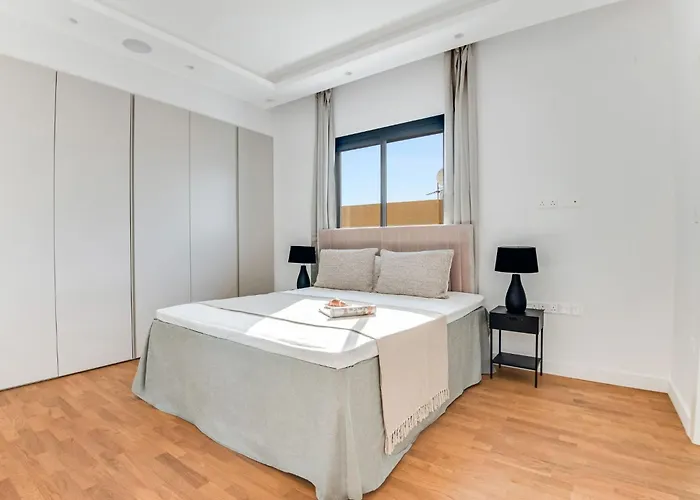 Sanders Crystal 2 Limassol