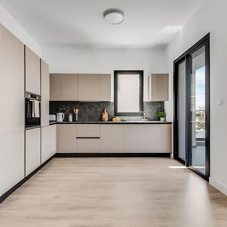 Sanders Crystal 2 Gæstehus Limassol